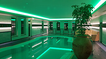 [Translate to French:] Innenschwimmbecken Roetgen Therme