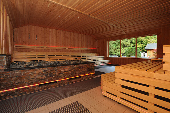 [Translate to English:] Aufgusssauna in der Wellness Therme Roetgen-Therme
