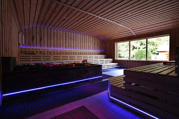 [Translate to English:] Saunawelt Roetgen-Therme Aufgusssauna