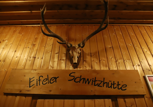 [Translate to English:] Sauna Therme: Eifel-Schwitzhütte