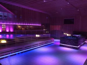 [Translate to English:] Saunalandschaft Roetgen-Therme Aufgusssauna