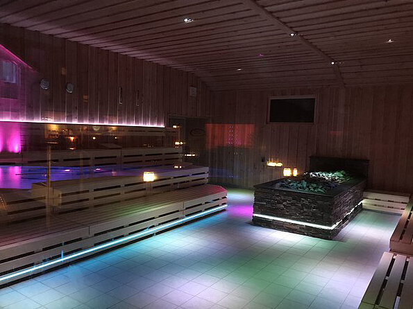 [Translate to French:] Sauna Therme: Roetgen-Therme Aufgusssauna
